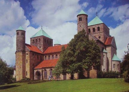 Met de komst van Bernward werd er aan de Dom van Hildesheim een scriptorium gesticht, waar kostbare handschriften geschreven en gedecoreerd werden.