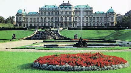 Het Palais Trautson werd in slechts twee jaar (tussen 1710 en 1712) gebouwd door Johann Bernard Fischer von Erlach.