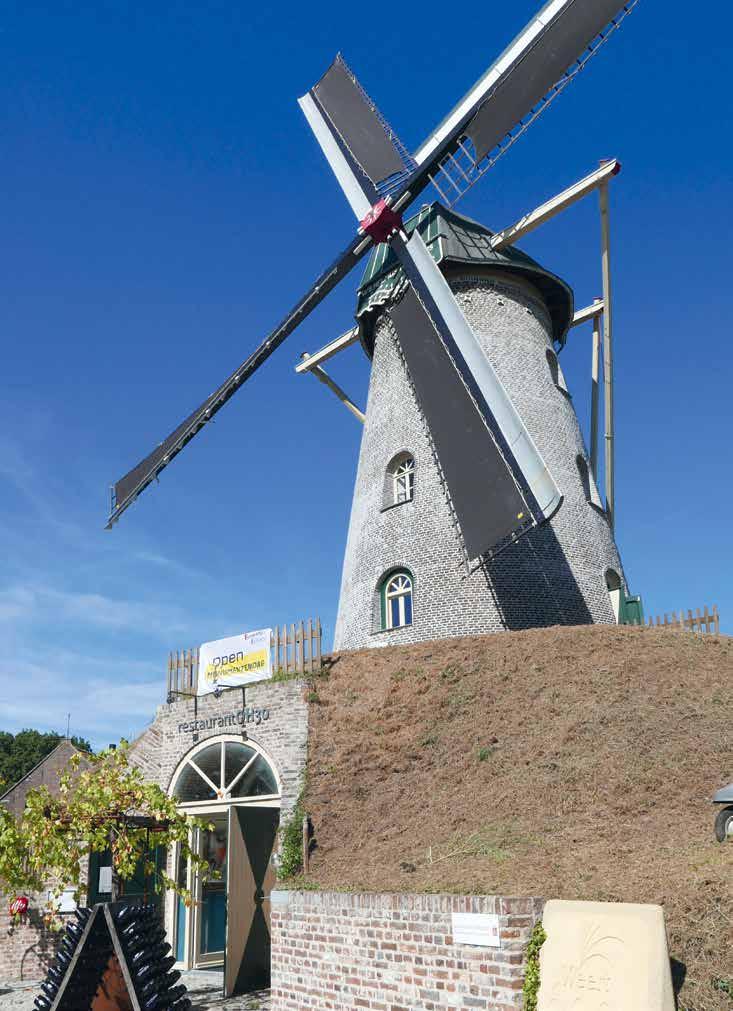 8 Wilhelmus-Hubertusmolen Oude Hushoverweg 30 6003 AC Weert Zaterdag 10.00-17.00 uur, Zondag 12.00-17.00 uur Deze molen heeft een veelbewogen geschiedenis.