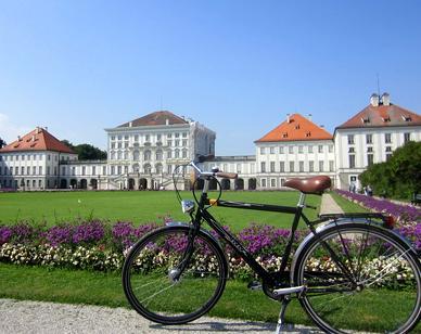 Tijdens de fietstocht door München vertelt onze gids u alles over de rijke historie en de indrukwekkende cultuur van deze mooie stad.