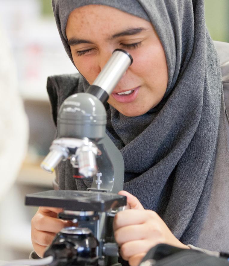 Voorwoord Beste ouders/verzorgers en leerlingen, Namens alle medewerkers heet ik u van harte welkom op het Zuid-West College!