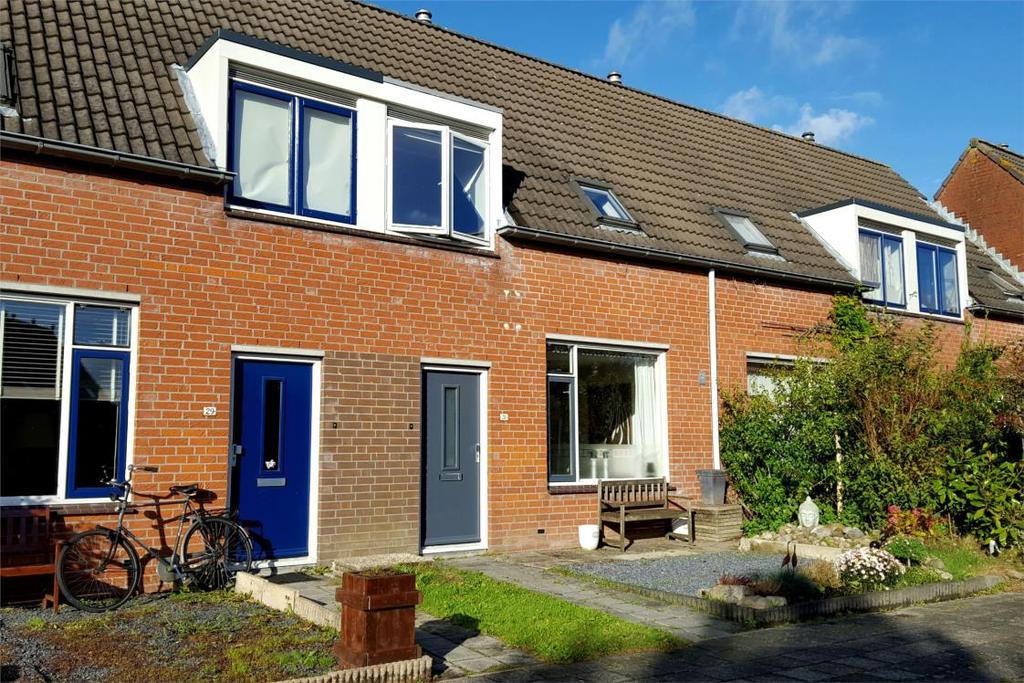 Omschrijving Leuke starterswoning met ruime inpandige berging, half zonnige tuin met veel privacy en 3 slaapkamers.