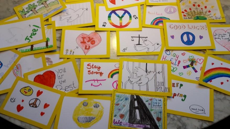 HVO : We maakten met de oudste kinderen Amnesty groetenkaarten voor Raif Badawie, net als vorig jaar. De kinderen hoorden over zijn situatie, over mensenrechten en eerlijke rechtsspraak.