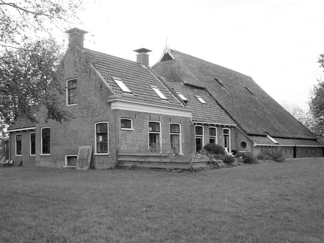 Informatiebron 1 Woonboerderij FIVELZIGT Aanbod Op werkelijk unieke plek gelegen, zeer royale, vrijstaande woonboerderij (prachtig voorhuis en Friese schuur) gebouwd rond het jaar 1800, met