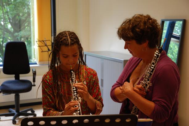 Inschrijving Bij inschrijving verbindt de leerling zich voor het hele cursusjaar aan de muziekschool. Inschrijven kan ook via de website www.muziekschoolstedebroec.