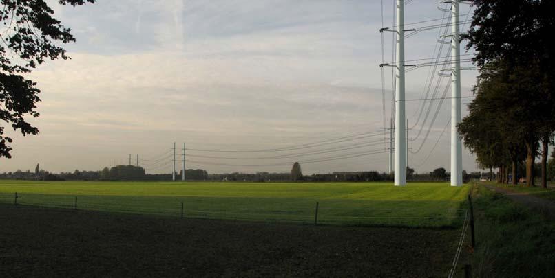 Foto 20 (montage): Stadsrand Dichteren (kijkrichting zuidwest) Er is in het vrij open gebied van de riviervlakte van de Oude IJssel een duidelijke beïnvloeding.