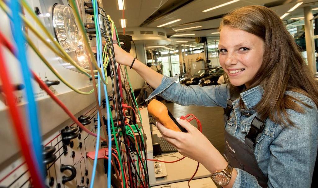 Verspaningstechnieken In de metaaltechniek (werktuigbouwkunde) ben je bezig met het bewerken van metalen en kunststoffen. Bijvoorbeeld voor vliegtuigen, auto s of verpakkingsmateriaal.