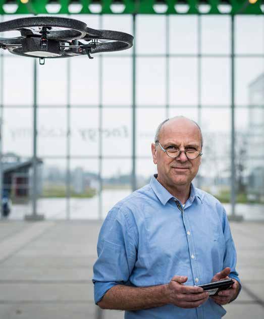 Rob van Haren (uitvinder): Ik zie in de toekomst swarms drones voor me die eens per dag steden invliegen om die te bevoorraden kees van de veen ROB VAN HAREN IS UITVINDER ONT WIKKELT ONDER MEER