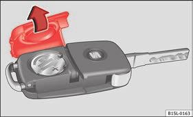 Openen en sluiten De batterij vervangen Afb. 99 Autosleutel: deksel van het batterijvak. Afb. 100 Autosleutel: de batterij vervangen.