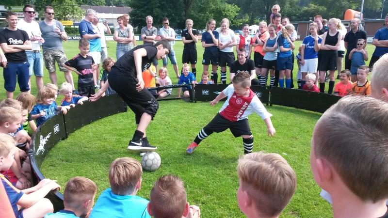 PELOTA, draait allemaal om SKILLS. Zowel met Panna als Freestyle voetbal behoren zij tot de top van het Nederlandse straatvoetbal.