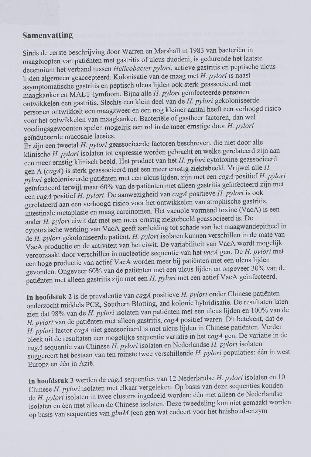 Samenvatting Sinds de eerste beschrijving door Warren en Marshall in 1983 van bacteriën in maagbiopten van patiënten met gastritis of ulcus duodeni, is gedurende het laatste decennium het verband