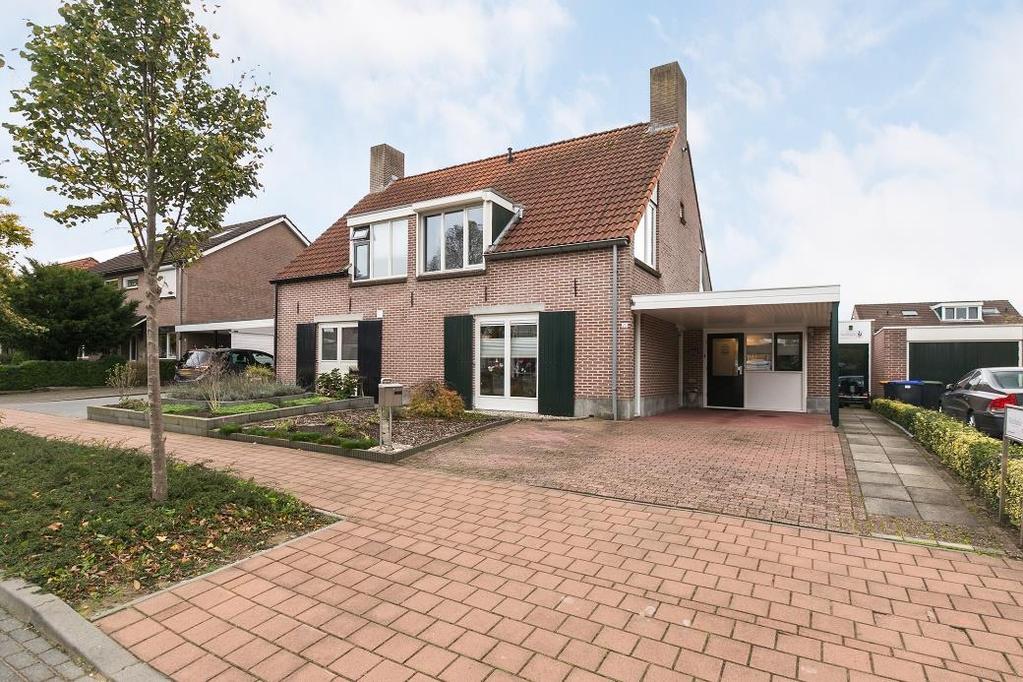 VICARIESTRAAT 20 TE LIEVELDE Sfeervolle uitgebouwde en goed onderhouden woning, type helft van dubbel met eigen oprit en carport. Met mogelijkheid tot praktijk aan huis.