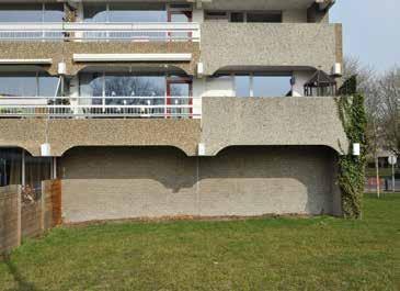 De huidige eigenaren van dit moderne en frisse terras-(hoek)appartement met 3-kamers van maar liefst