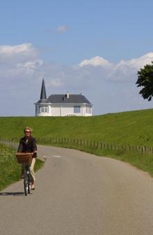 Dwarsdoorsnede van een rivier Je hebt gezien welke soorten rivieren er zijn. In Nederland kom je twee soorten tegen: de gemengde rivier (Rijn) en de regenrivier (Maas).