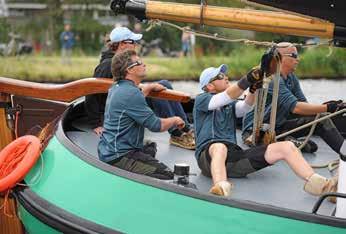 Sneek met startnummer 1 zeilde de hele wedstrijd aan kop en werd gevolgd door Drachten, Súdwesthoek, Grou, Lemmer en Huizum. De dagzege ontglipte Douwe Jzn.