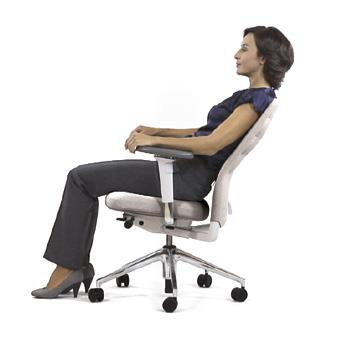 Daarom moet een bureaustoel idealiter niet alleen bewegingsvrijheid bieden, maar ook dynamisch beweeglijk zitten stimuleren.