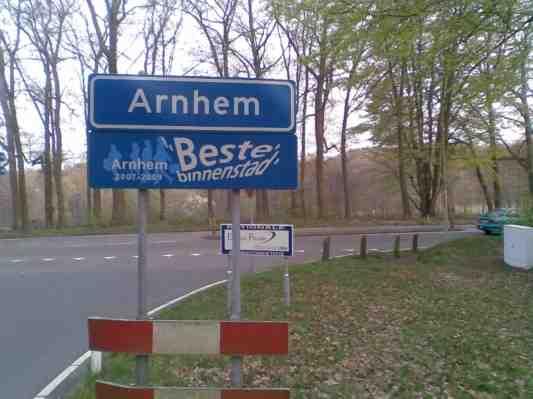 Gemeente Arnhem Arnhem is een stad en gemeente in het oosten van Nederland. De gemeente Arnhem bestaat uit de stad Arnhem zelf en de dorpen Elden en Schaarsbergen.