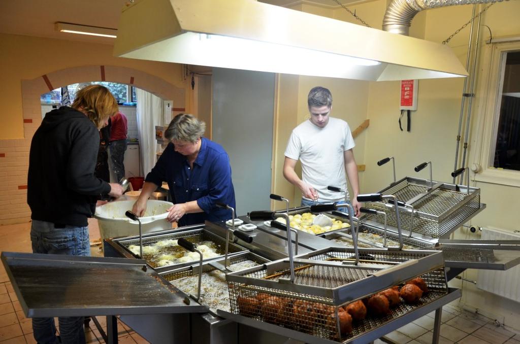 Naast in Wagenborgen vonden de oliebollen gretig aftrek in de omringende dorpen.