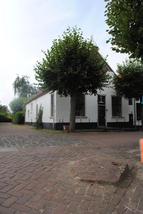 stoffelijke resten van 5 personen. De protestantse St. Victor kerk stamt in oorsprong uit de 11 e eeuw, maar is na een brand na 1600 6.