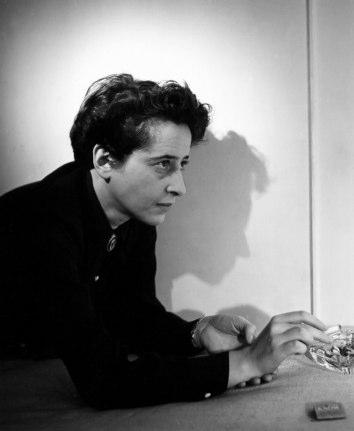 Van assimilatie naar zionisme Hannah Arendt en de moderne Joodse geschiedenis Hannah Arendt in New York, 1944.
