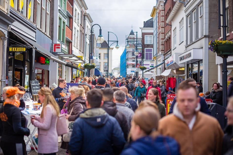 De binnenstad verandert Meer diversiteit in de samenleving Winkelfunctie onder druk De (winkel)voorzieningen staan in veel binnensteden onder druk.