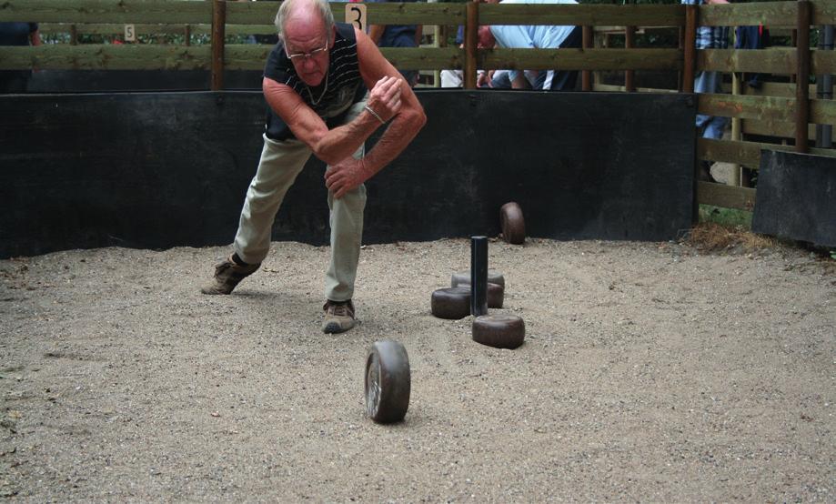 Na de rustpauze met koffie en taart kies je tussen een spelletje minigolf of krulbol. Vertrek vanuit Anzegem of Vichte vanaf 12u40 en we zijn terug rond 18u.