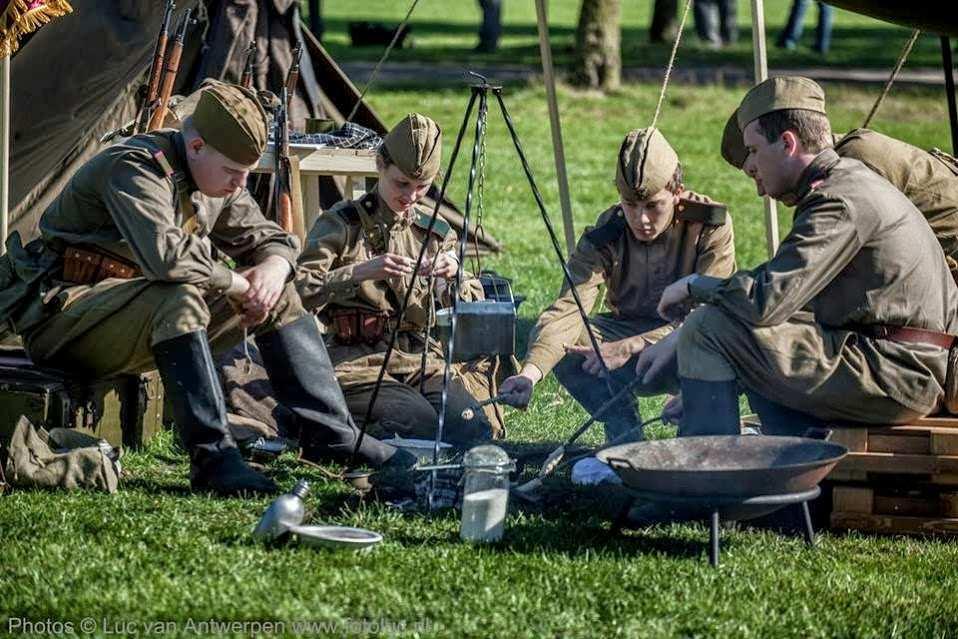 doen. Al vrij snel mocht ik terug naar ons kamp. Gelukkig wel met het hout. Meer foto s van dit evenement zijn te vinden op https://plus.google.