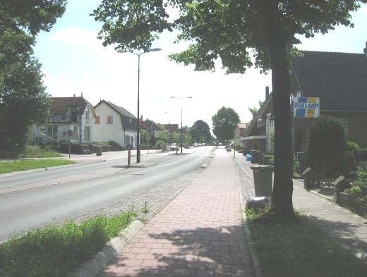 De Rijksstraatweg functioneert hierdoor meer als grens dan als centrale plek voor het dorp. De bebouwing langs de Rijksstraatweg is dorps, dit wil zeggen kleinschalig, individueel en gevarieerd.