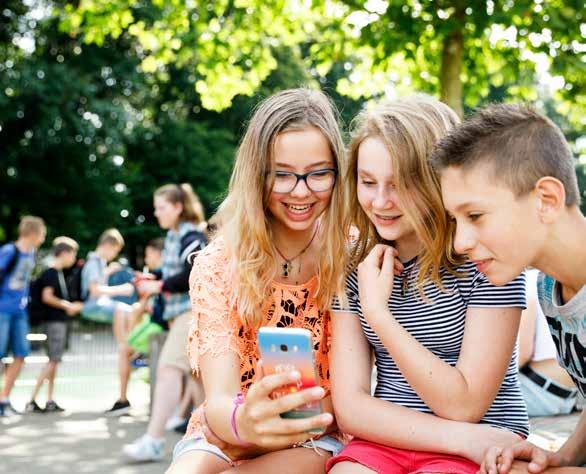 Voorwoord Beste ouders en verzorgers, Deze gids is bedoeld om met name ouders, maar ook leerlingen en andere belangstellenden te informeren over de werkwijze van Helicon VMBO Nijmegen in het komende