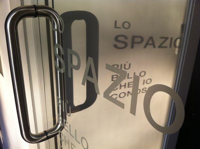 Contact Lo Spazio de ruimte De thuisbasis van La Scuola is verhalenhuis Lo Spazio, in Park Craeyenburch, Nootdorp.