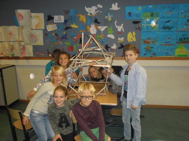 We hebben nu groepjes gemaakt zodat ieder kind een keer aan beurt komt. vanwege het te kort aan ouders. Wij zouden graag nog een leesouder voor de maandag en de donderdag willen hebben. Dus geef u op!