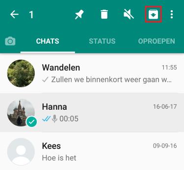 Archiveren (Android) Tik boven in het scherm op Chats.