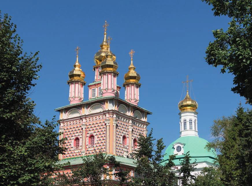 Niet voor niets staat Novgorod op de werelderfgoedlijst van de Unesco, we hebben nog nooit ergens zoveel kerken zo dicht bij elkaar zien staan.