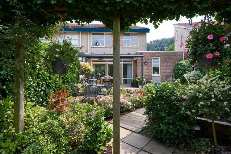 Tuin Prachtig aangelegde achtertuin biedt veel privacy, een
