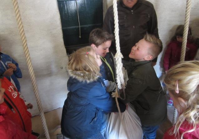 T, groep 3 BEZOEK AAN DE MOLEN Afgelopen maandag