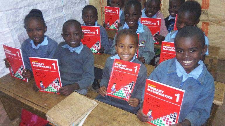 De armoede is er groot en daarom ondersteunden wij de school in Nairobi. Met de opbrengst van het zendingsgeld konden er 5 Bijbels en rekenboeken gekocht worden.