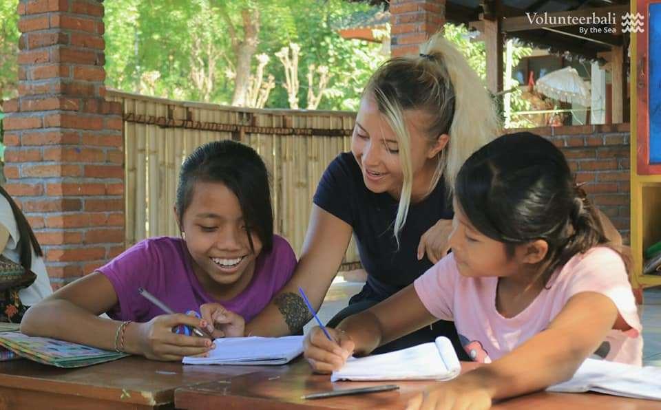 7. Organisatie WINS Internationaal WINS opereert ook internationaal, teneinde een zo breed mogelijk veld van donateurs en child sponsors te kunnen bereiken.