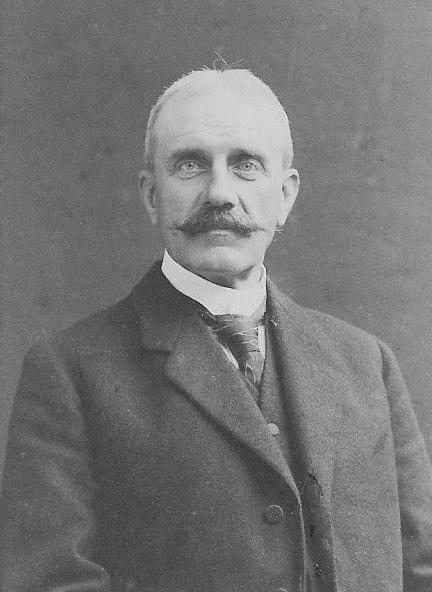 Net als Walter Kakebeeke was W.F.K. Lenshoek mede-oprichter van de suikerfabriek in Dinteloord.