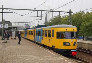 Op de lijn tussen Heerlen en Valkenburg reden nog rode dieseltreinstellen. Ook kwamen we interna onale treinen tegen: Duitse accutreinen tussen Maastricht en Aken.