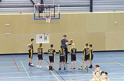 Deze keer heb ik gelukkig weer 2 wedstrijdverslagen ontvangen. Erg fijn meiden!! Het eerste verslag is van de wedstrijd van U14-1 op 12 november jl.