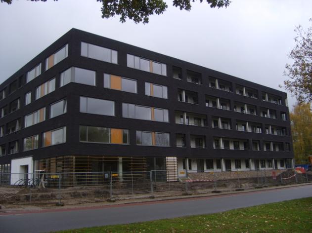 Eerste bewoners verhuisd naar Ramelebrink De Ramelebrink hebben we ontwikkeld als zorglocatie. In september 2011 is aannemer Trebbe gestart met de bouw van drie nieuwe appartementengebouwen.