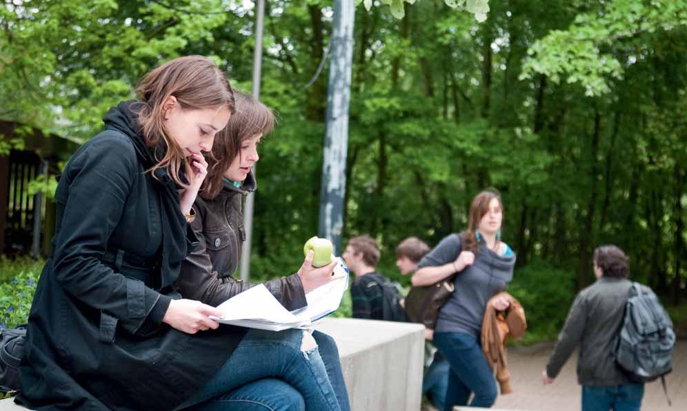 dagonderwijs hebben gevolgd, zijn uitdrukkelijk vrijgesteld van deze belasting. Een attest van hun onderwijsinrichting geldt als bewijs.