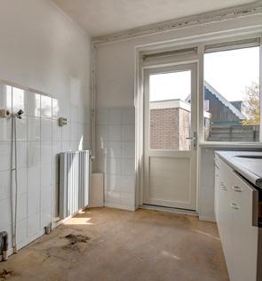 slaapkamer 2 hoofdslaapkamer 1e Verdieping: overloop met toegang tot 3 slaapkamers en de badkamer