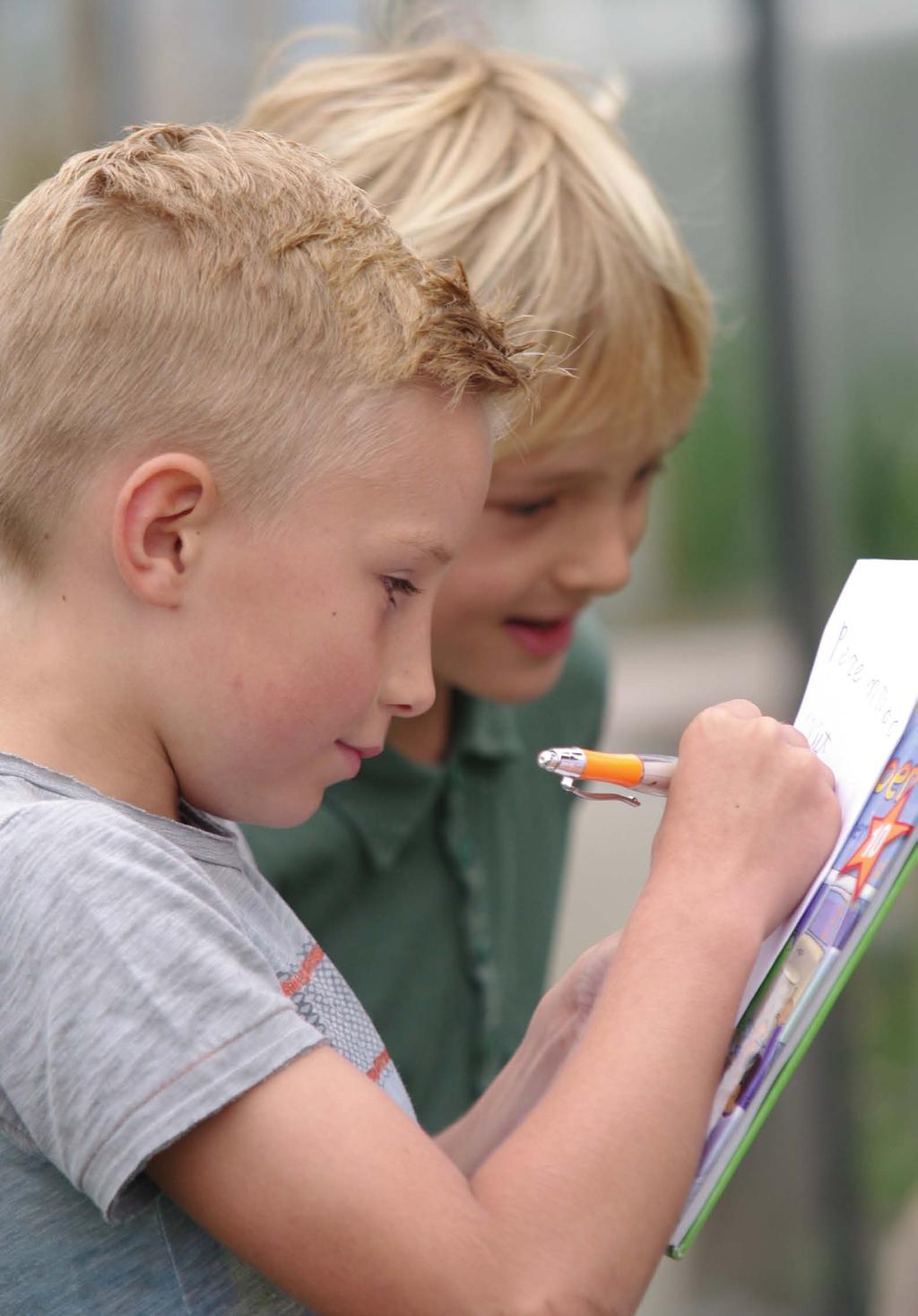 Agora bestuursverslag 2016 >> a 02: middelen & Voorzieningen Op onze scholen werken we met eigentijdse en rijk gevarieerde leermiddelen die aansluiten bij de onderwijsbehoeften van de leerlingen.