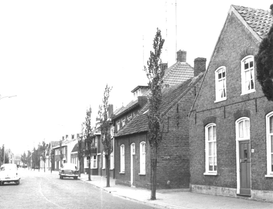 Wim, Truus, Jan, Nellie, Trees, Mien, Anna en de klènste Nolda, die wier nar hunne pap genoemd die kort vur heur geborte overleje war.