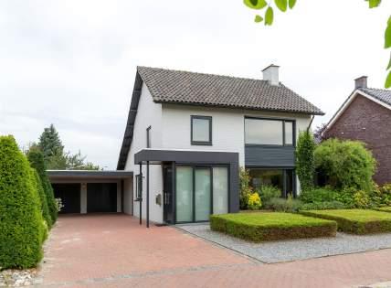 NIEUW PATER VERVOORTSTRAAT 8 VEGHEL VRAAGPRIJS 449.000 K.K. OMSCHRIJVING Deze recent afgewerkte vrijstaande woning met dubbele garage (ca. 4 auto's) en carport biedt u tal van mogelijkheden!