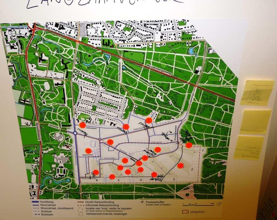 Bijlage 1 Thema s: Langzaam verkeer, voorzieningen en gemotoriseerd verkeer. Langzaam verkeer Tafelleider Ton Engelsma 1. Stoplicht. 2. Stoplicht. 3. Stoplicht. 4. Knip alleen fietspad. 5. Dit plan m.