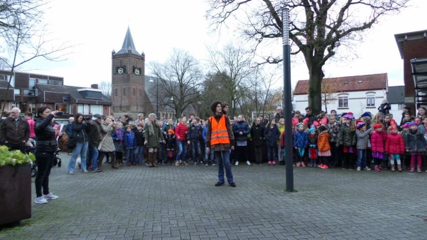 Tijd voor camerabewaking?.het onderwerp stond op de agenda voor de Politieke Markt Apeldoorn, maar is verplaatst naar een vergadering in januari 2016.