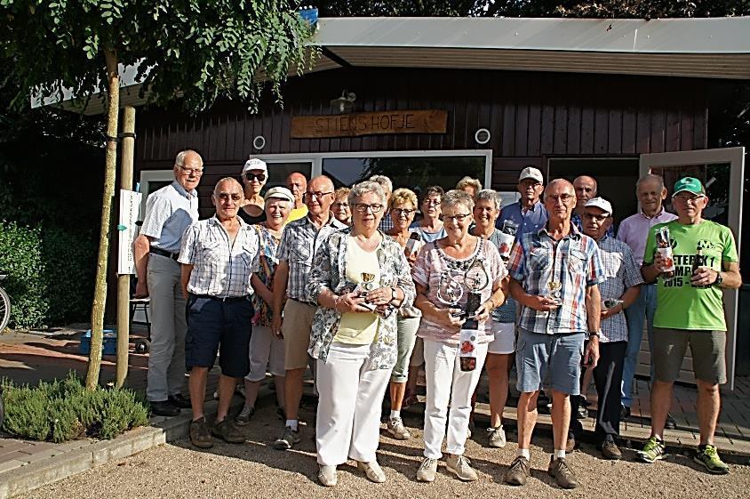 Eerste clubkampioenschappen jeu de boules groep Meterik Zondag 28 augustus werden de eerste clubkampioenschappen van Meterik georganiseerd en het was me er eentje.