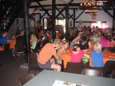 Ook dit jaar zijn we weer op pad geweest, 9, 10 en 11 juni verbleven we met onze jeugd in Geldrop in de provincie Brabant. Het thema van het kamp was het WK voetbal, dit was net het weekend begonnen.